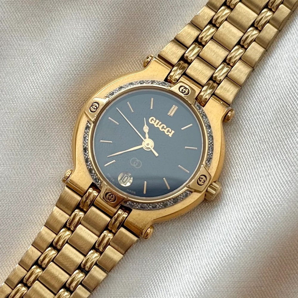 AUTHENTIC VINTAGE GUCCI DIAMOND CUT BEZEL GOLD WATCH - Picture 3 of 5